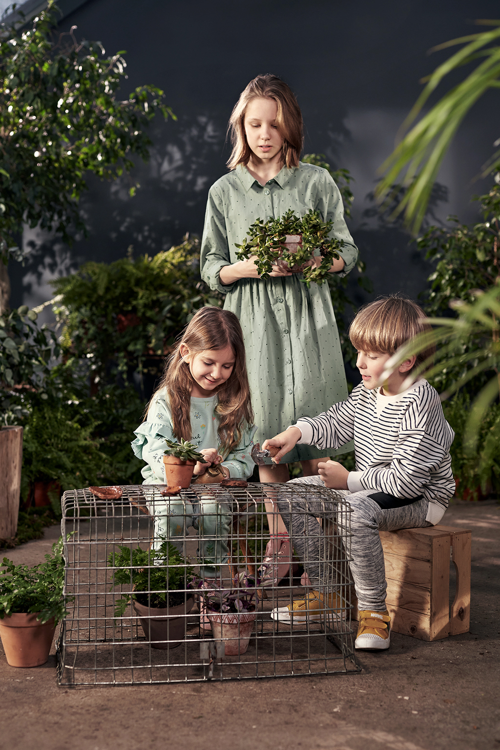 zdjecie grupowe w ubraniach marki Smyk