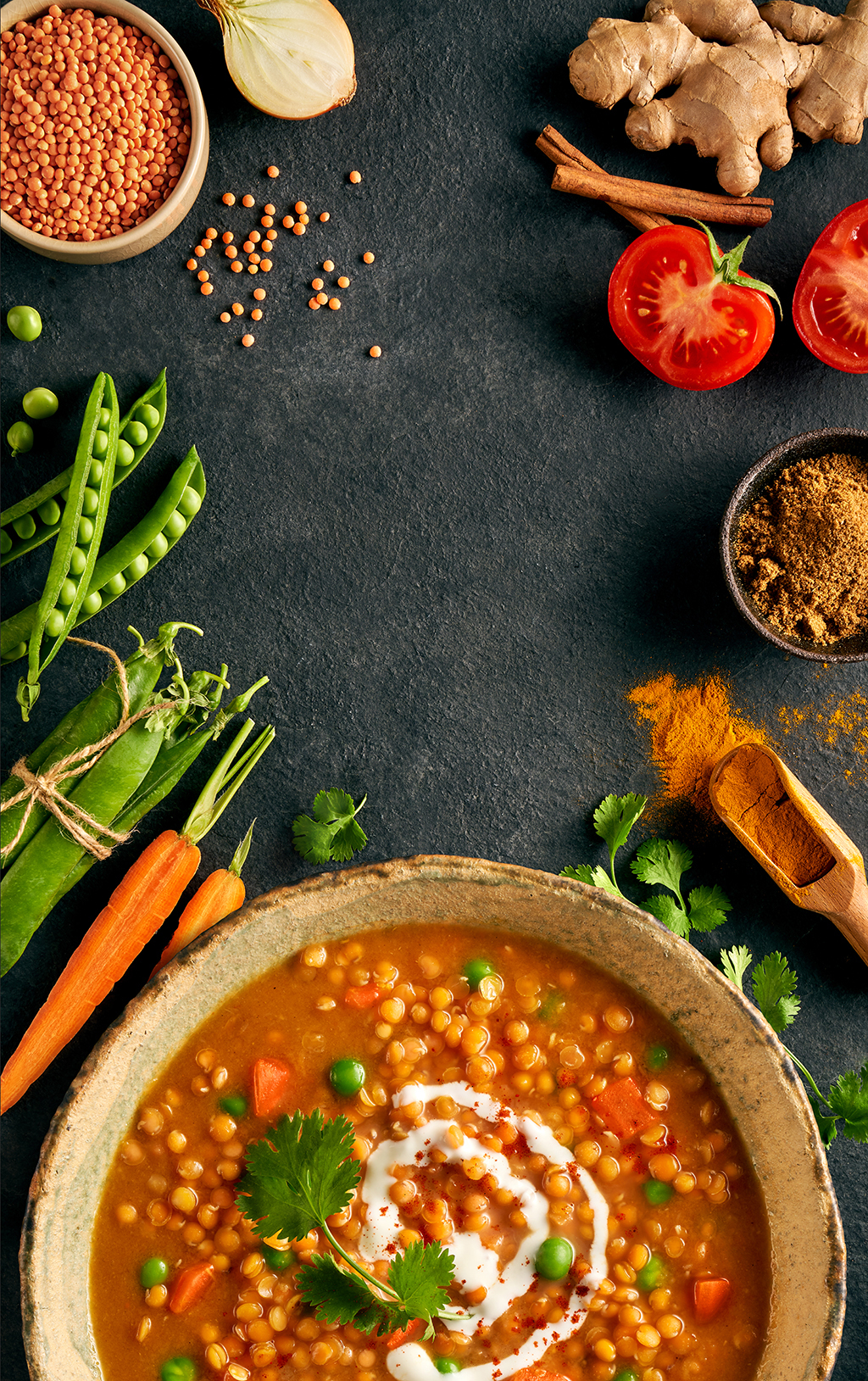 Zupa indyjska wśród warzyw i przypraw