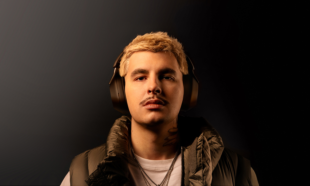 White 2115 na zdjęciu dla Sony Polska